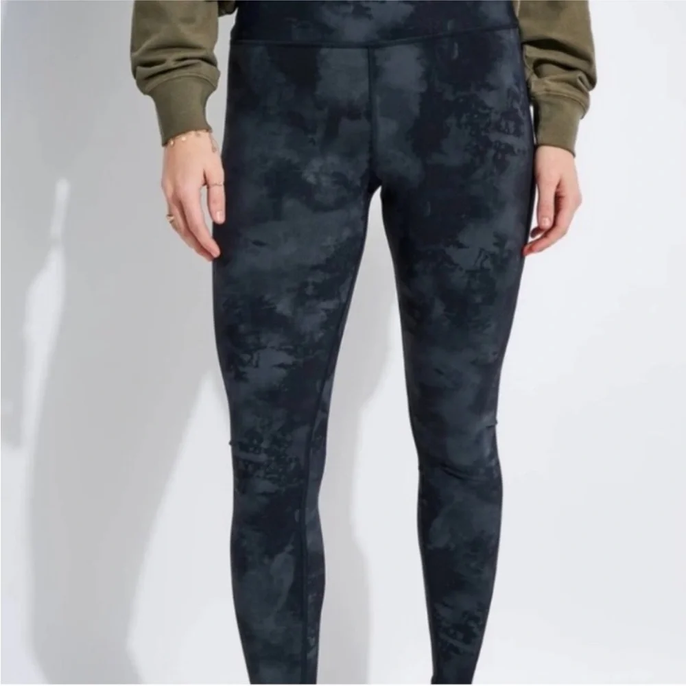 Alo Tie Dye Yoga Solarized Leggings High Waisted Black Gray Small - Picture 6 of 9